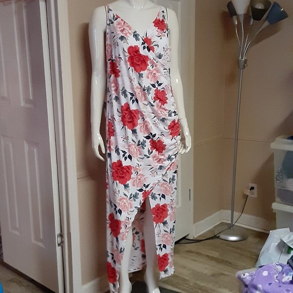 Rue21 Dresses & Skirts - Rue21 Rue+ Floral Maxi Dress